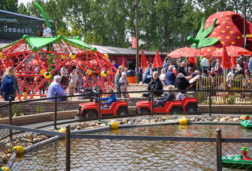 Karls Elebnis-Dorf, Loxstedt, Fahrgeschäfte, Spielplatz