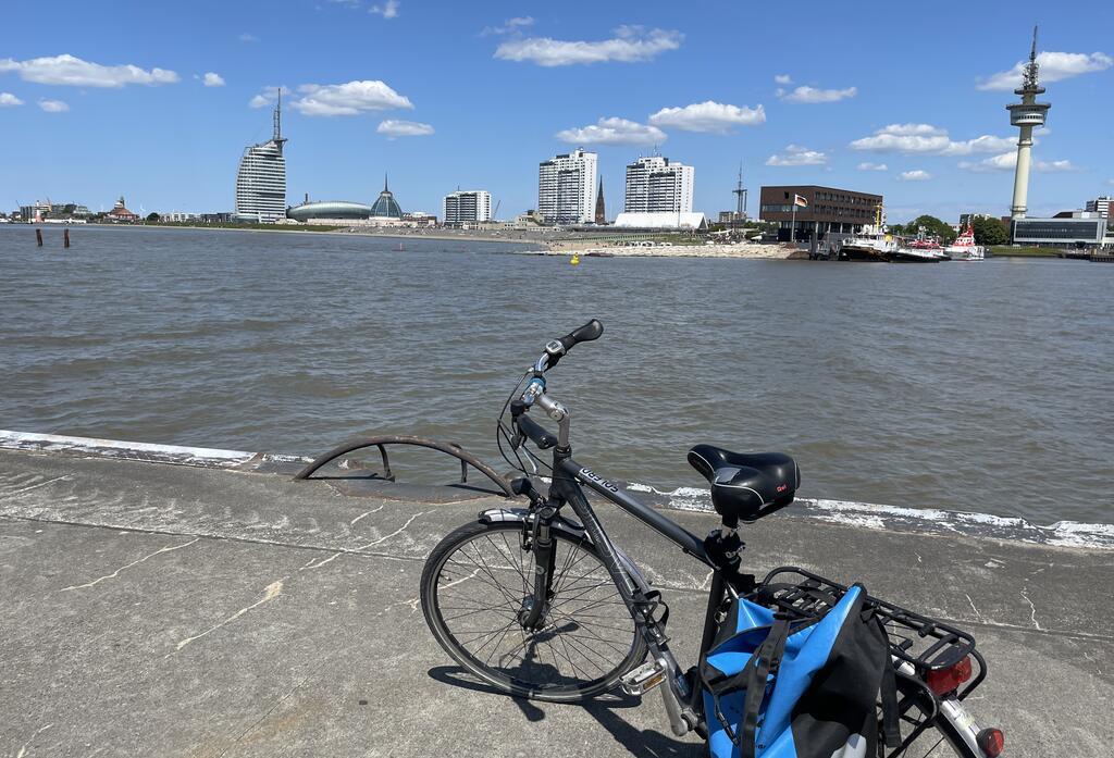 Fahrrad, Bremerhavener Skyline, Fischereihafen
